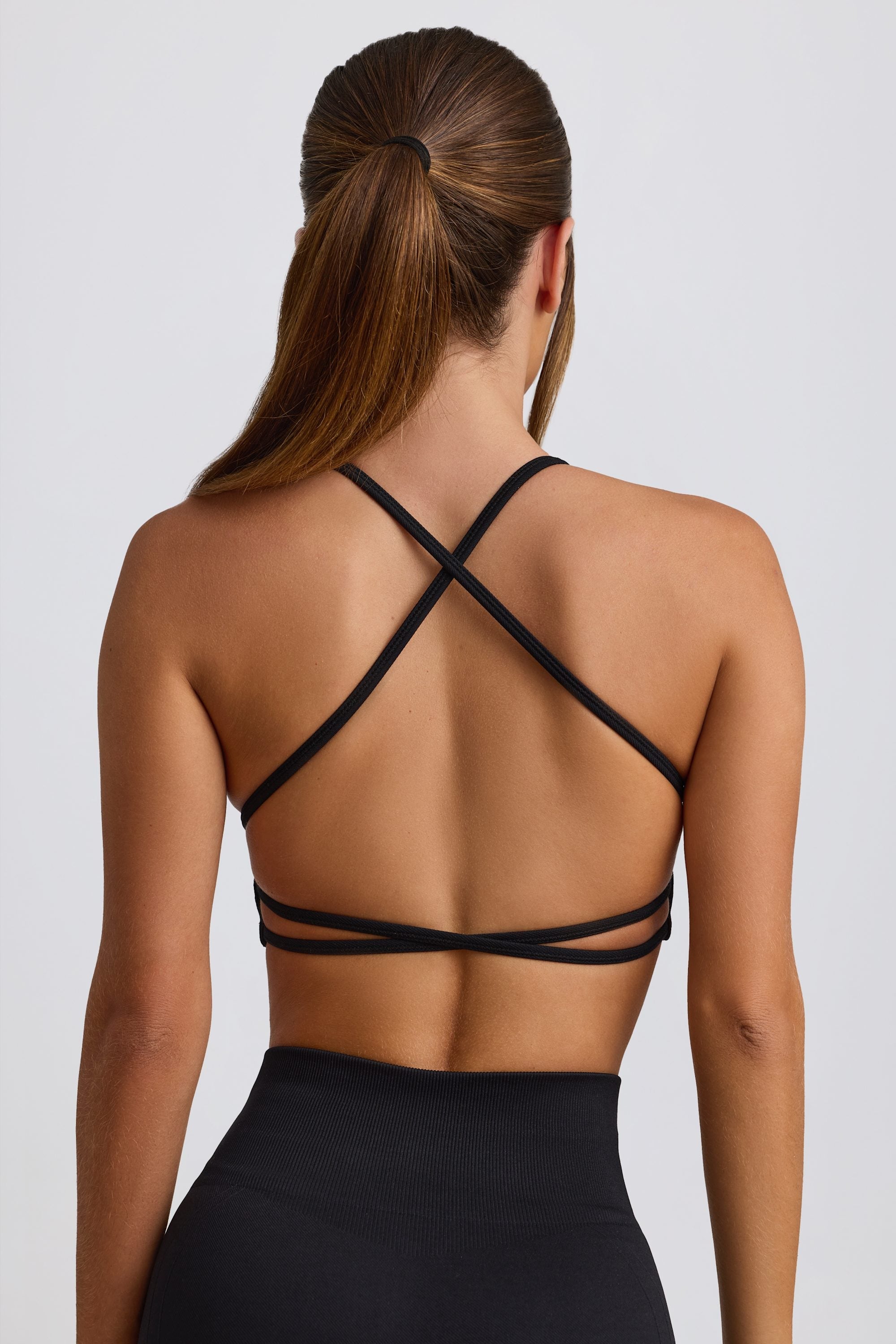 Super Sculpt Seamless Backless Sports Bra in Black